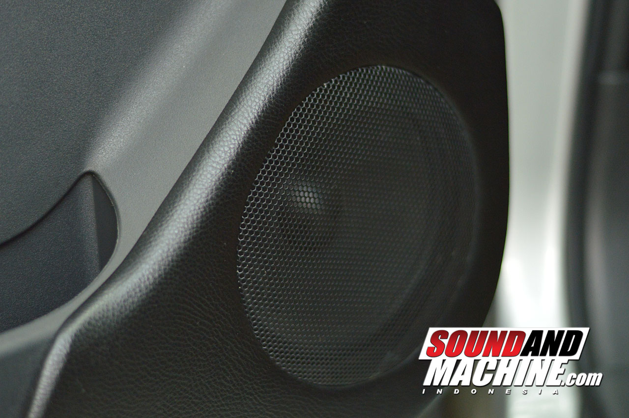 Toyota-Yaris-Audio-Tones-Tangerang-Wahyu-Andhika-midbass-Insert