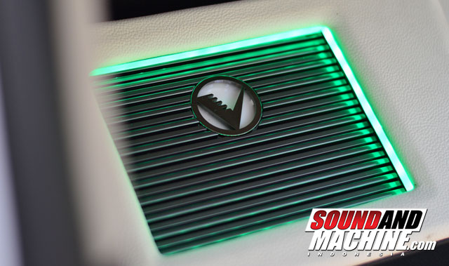 Amplifier-Venom-Dalam-Kabin-Honda-HRV-Bass-Auto-Fokus