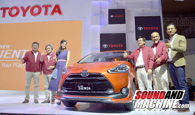 Foto-Bersana-Founder-Toyota-Sienta-IIMS-2016-inside