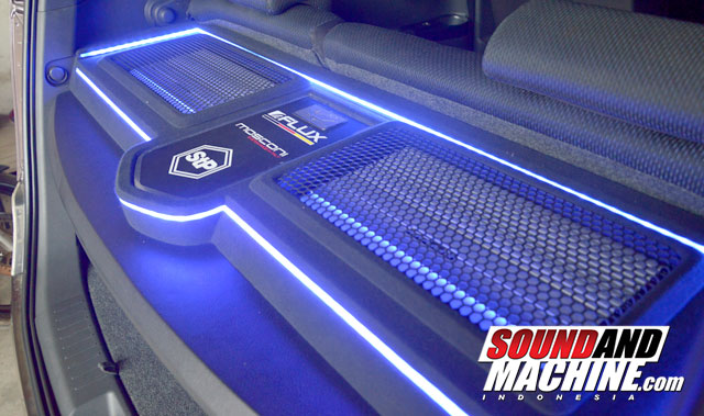 Toyota-Scion-BB-Bronson-Dua-Amplifier