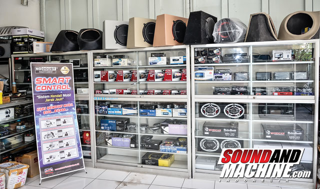 WarehouseSoundmotion-Vin`sVariasiCarAudio-EtalaseKiri