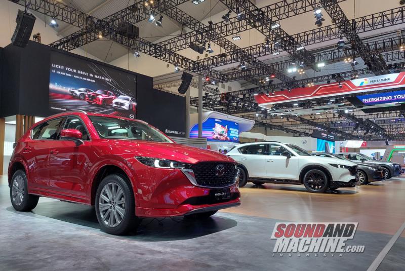 Booth Mazda di pameran Gaikindo Indonesia International Auto Show (GIIAS) 2024.