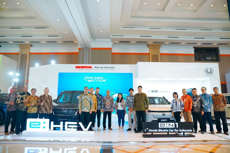 Honda perkenalkan kendaraan elektrifikasi yang akan dirilis di pameran Gaikindo Indonesia International Auto Show (GIIAS) Bandung 2024. (sumber: Honda)